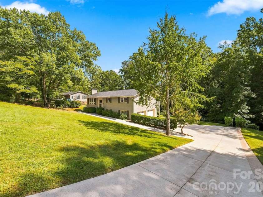 89 Lakemont Park Road, Hickory, NC 28601.  MLS# CAR4423696, YatesRealty ID 50314. 