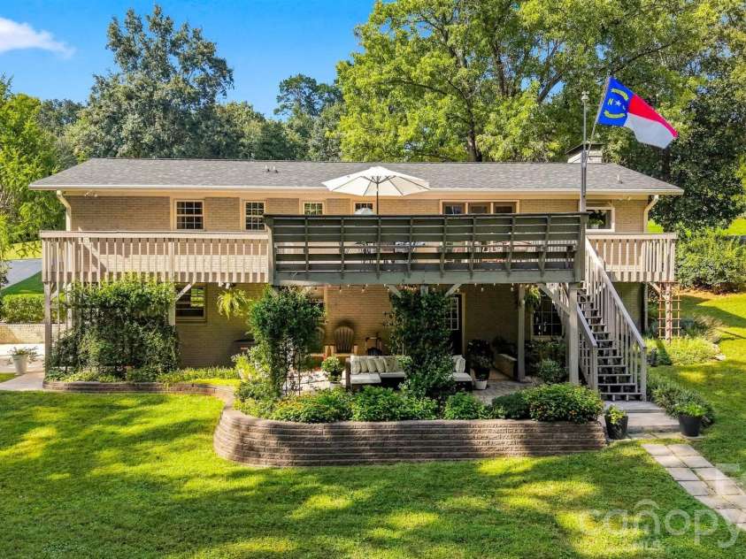 89 Lakemont Park Road, Hickory, NC 28601.  MLS# CAR4423696, YatesRealty ID 50314. 