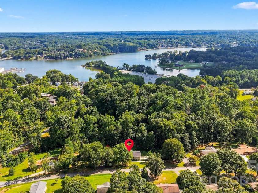 89 Lakemont Park Road, Hickory, NC 28601.  MLS# CAR4423696, YatesRealty ID 50314. 