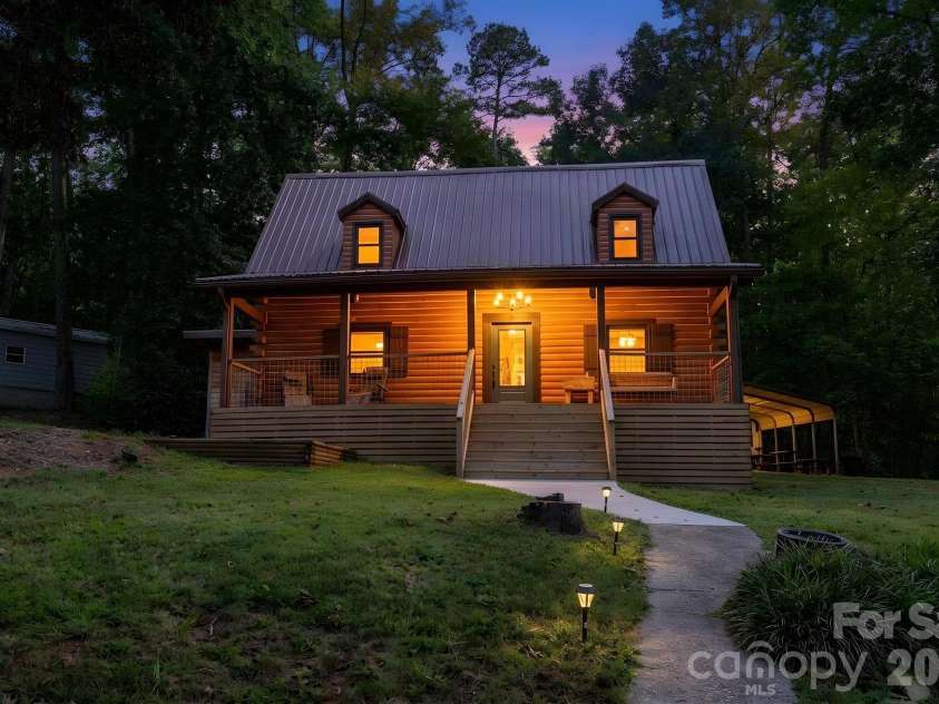 219 Highland Drive, Lexington, NC 27292.  MLS# CAR4423513, YatesRealty ID 50316. 