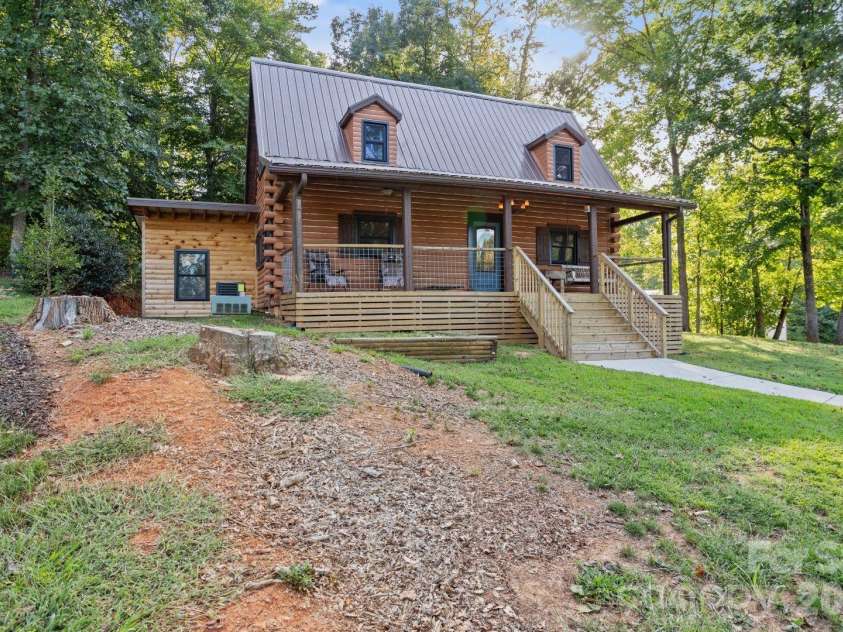 219 Highland Drive, Lexington, NC 27292.  MLS# CAR4423513, YatesRealty ID 50316. 
