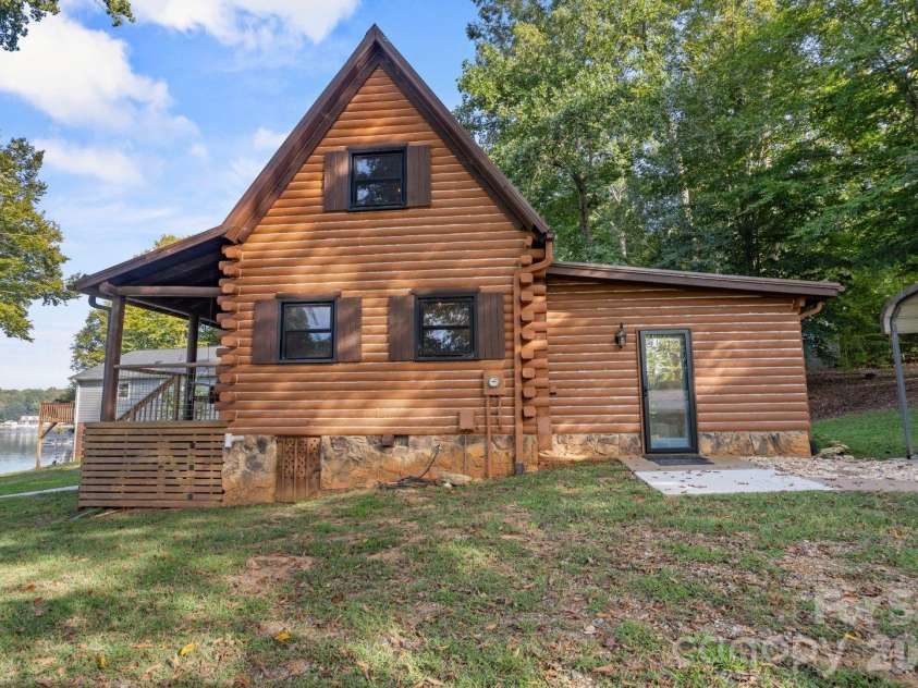 219 Highland Drive, Lexington, NC 27292.  MLS# CAR4423513, YatesRealty ID 50316. 