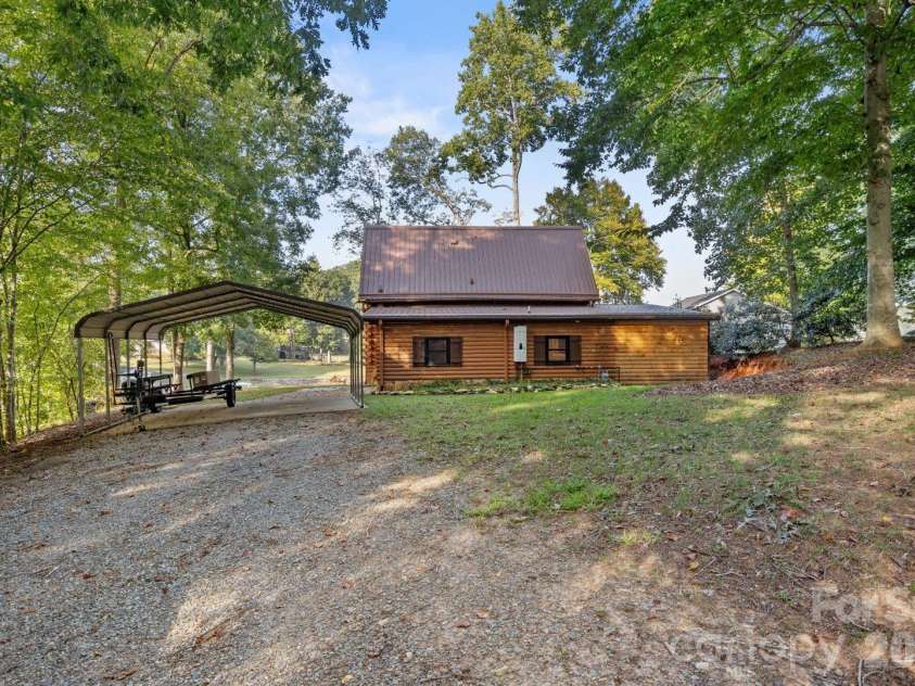 219 Highland Drive, Lexington, NC 27292.  MLS# CAR4423513, YatesRealty ID 50316. 