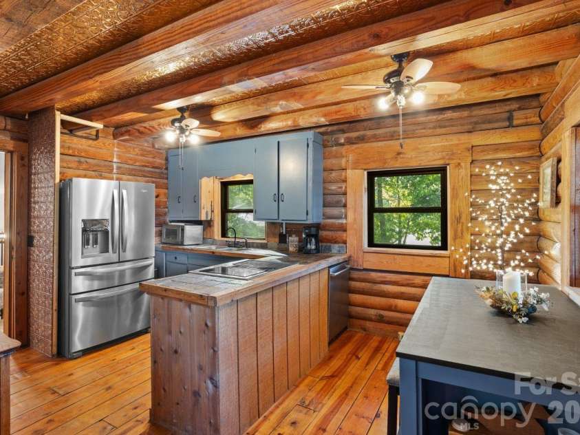 219 Highland Drive, Lexington, NC 27292.  MLS# CAR4423513, YatesRealty ID 50316. 