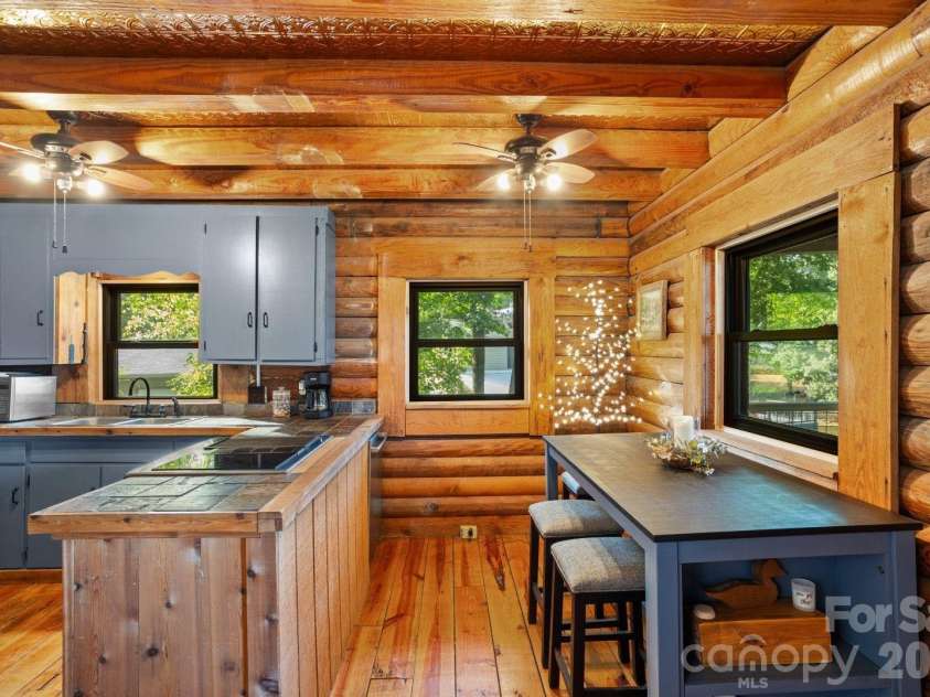 219 Highland Drive, Lexington, NC 27292.  MLS# CAR4423513, YatesRealty ID 50316. 