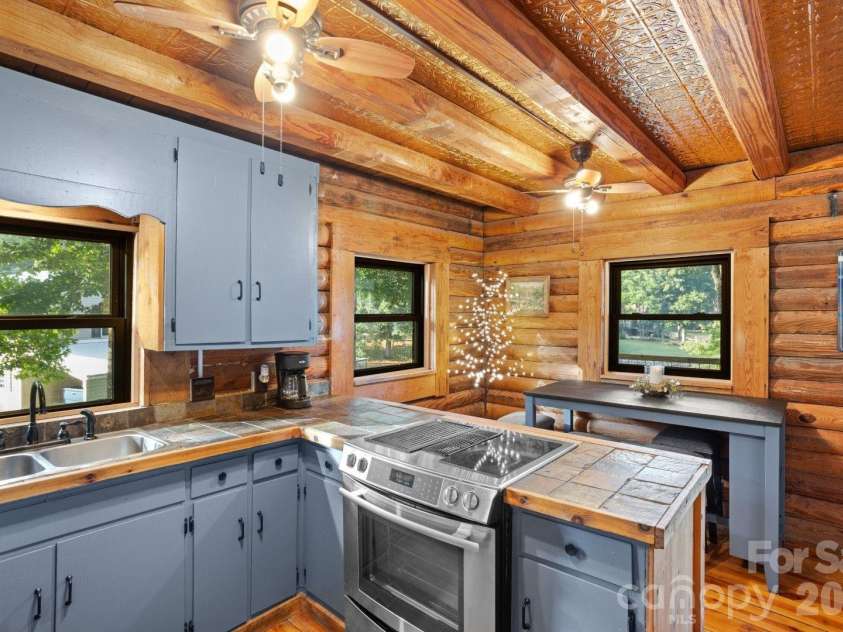 219 Highland Drive, Lexington, NC 27292.  MLS# CAR4423513, YatesRealty ID 50316. 
