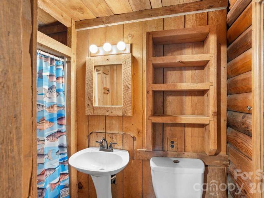 219 Highland Drive, Lexington, NC 27292.  MLS# CAR4423513, YatesRealty ID 50316. 
