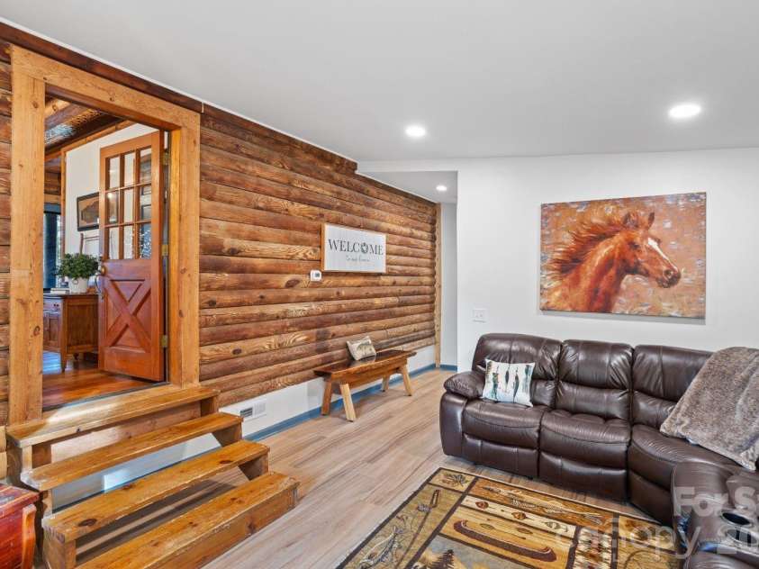 219 Highland Drive, Lexington, NC 27292.  MLS# CAR4423513, YatesRealty ID 50316. 
