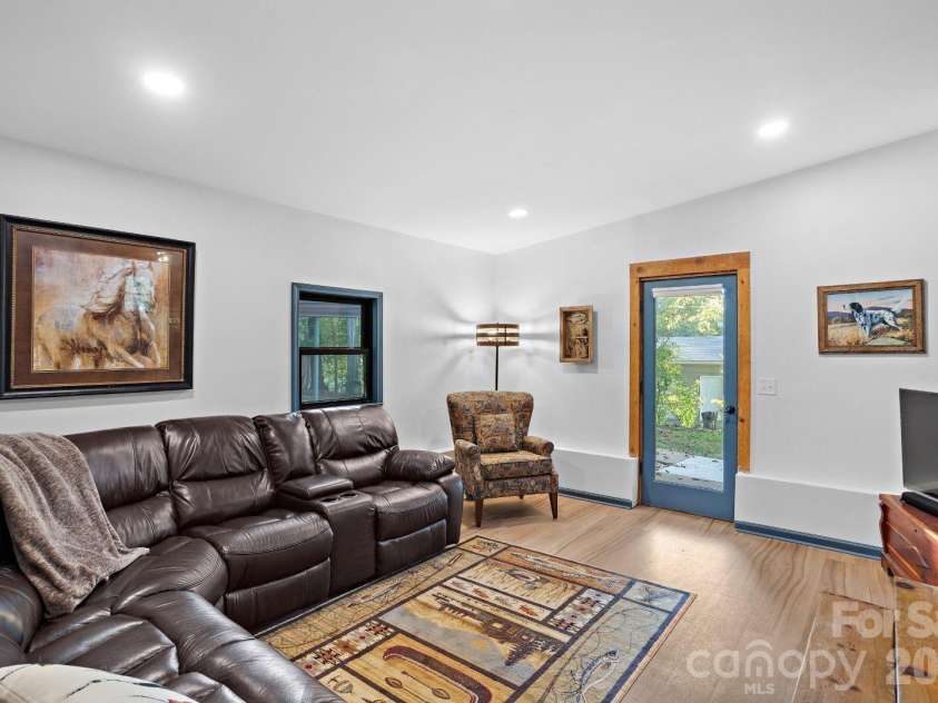 219 Highland Drive, Lexington, NC 27292.  MLS# CAR4423513, YatesRealty ID 50316. 