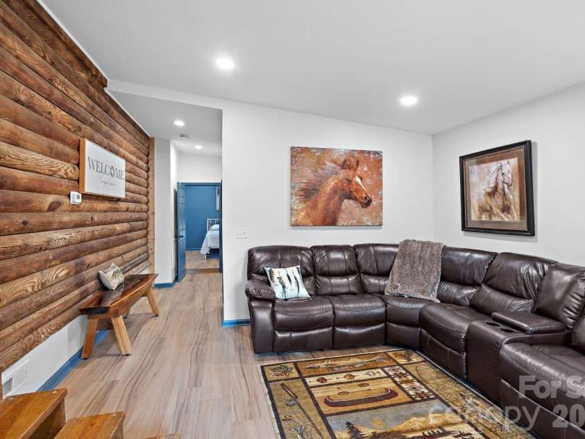 219 Highland Drive, Lexington, NC 27292.  MLS# CAR4423513, YatesRealty ID 50316. 
