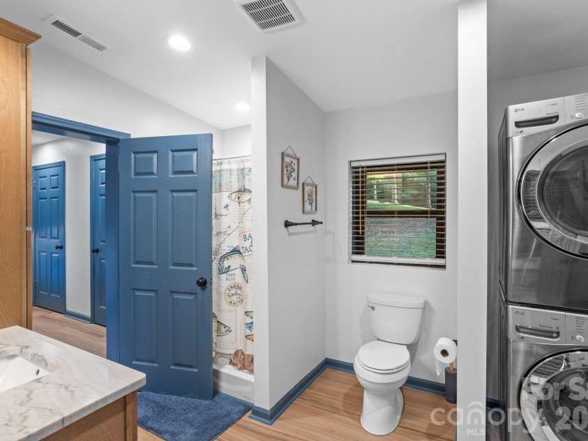 219 Highland Drive, Lexington, NC 27292.  MLS# CAR4423513, YatesRealty ID 50316. 