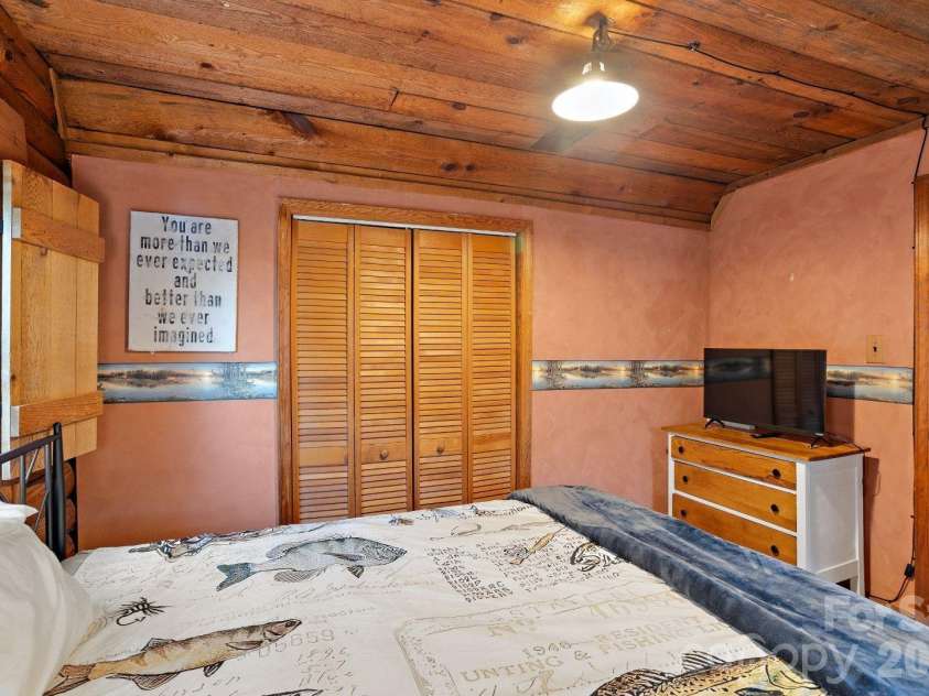 219 Highland Drive, Lexington, NC 27292.  MLS# CAR4423513, YatesRealty ID 50316. 