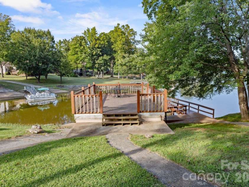 219 Highland Drive, Lexington, NC 27292.  MLS# CAR4423513, YatesRealty ID 50316. 