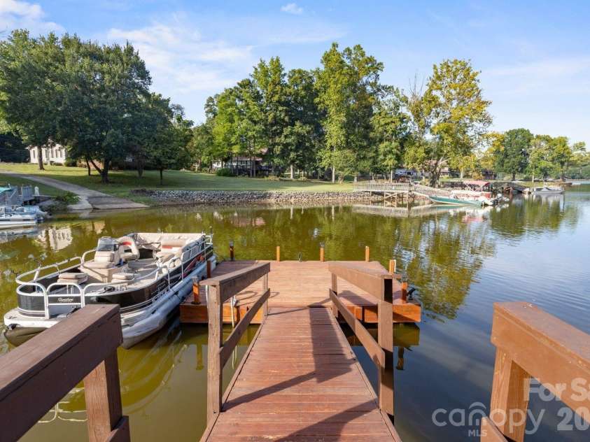 219 Highland Drive, Lexington, NC 27292.  MLS# CAR4423513, YatesRealty ID 50316. 