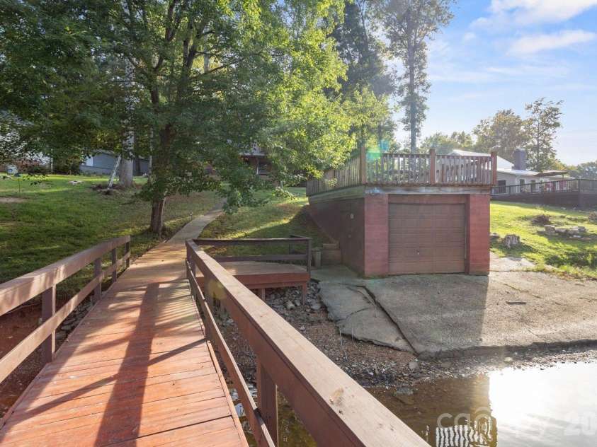 219 Highland Drive, Lexington, NC 27292.  MLS# CAR4423513, YatesRealty ID 50316. 