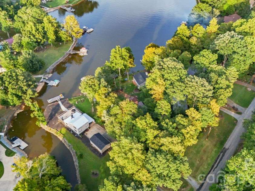 219 Highland Drive, Lexington, NC 27292.  MLS# CAR4423513, YatesRealty ID 50316. 