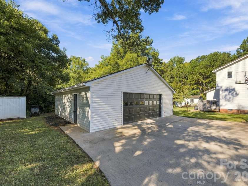 118 Montevista Drive, Kings Mountain, NC 28086.  MLS# CAR4423210, YatesRealty ID 50319. 