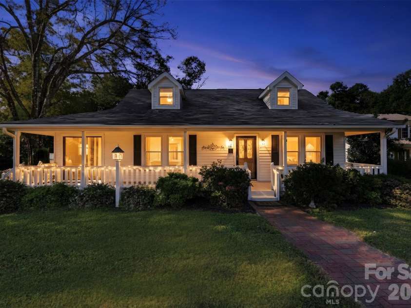 118 Montevista Drive, Kings Mountain, NC 28086.  MLS# CAR4423210, YatesRealty ID 50319. 