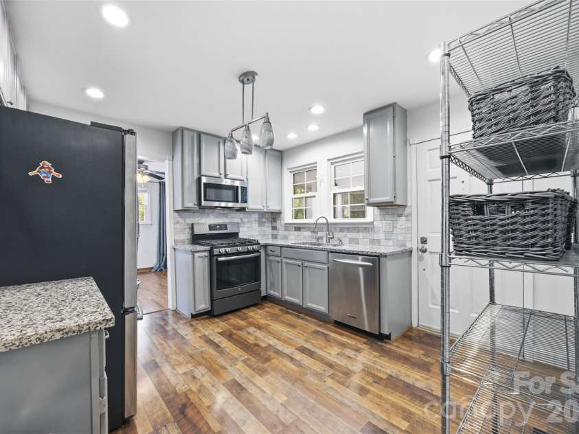 118 Montevista Drive, Kings Mountain, NC 28086.  MLS# CAR4423210, YatesRealty ID 50319. 