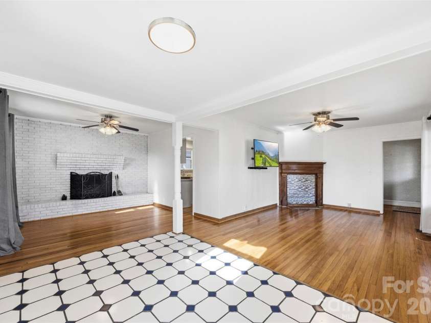 118 Montevista Drive, Kings Mountain, NC 28086.  MLS# CAR4423210, YatesRealty ID 50319. 