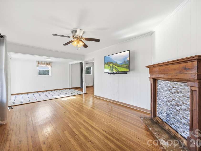 118 Montevista Drive, Kings Mountain, NC 28086.  MLS# CAR4423210, YatesRealty ID 50319. 