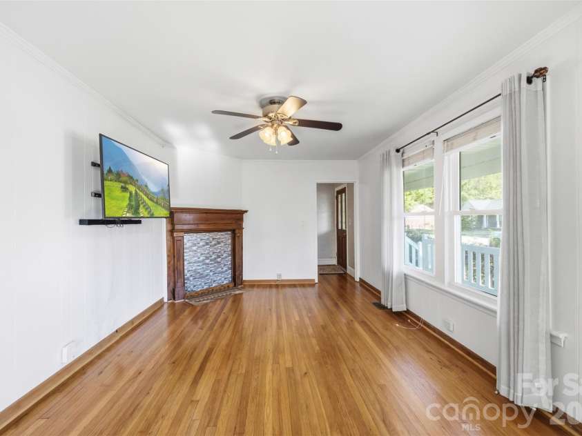 118 Montevista Drive, Kings Mountain, NC 28086.  MLS# CAR4423210, YatesRealty ID 50319. 