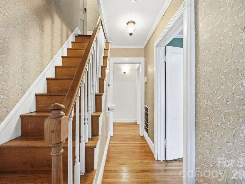 118 Montevista Drive, Kings Mountain, NC 28086.  MLS# CAR4423210, YatesRealty ID 50319. 