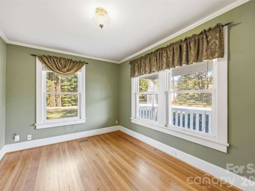 118 Montevista Drive, Kings Mountain, NC 28086.  MLS# CAR4423210, YatesRealty ID 50319. 