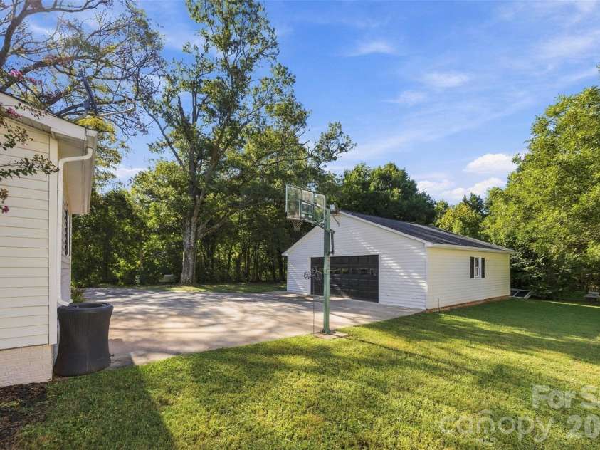 118 Montevista Drive, Kings Mountain, NC 28086.  MLS# CAR4423210, YatesRealty ID 50319. 