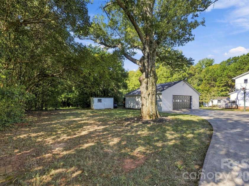 118 Montevista Drive, Kings Mountain, NC 28086.  MLS# CAR4423210, YatesRealty ID 50319. 