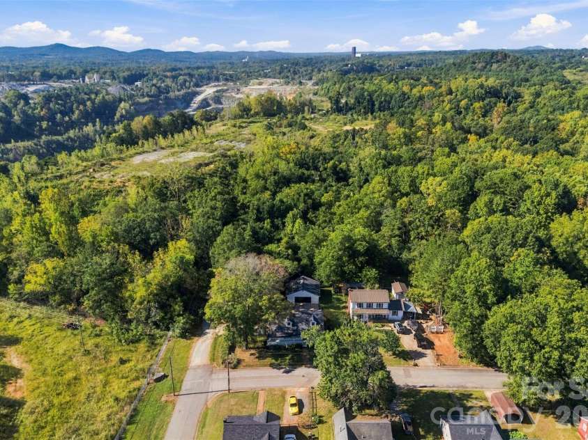 118 Montevista Drive, Kings Mountain, NC 28086.  MLS# CAR4423210, YatesRealty ID 50319. 