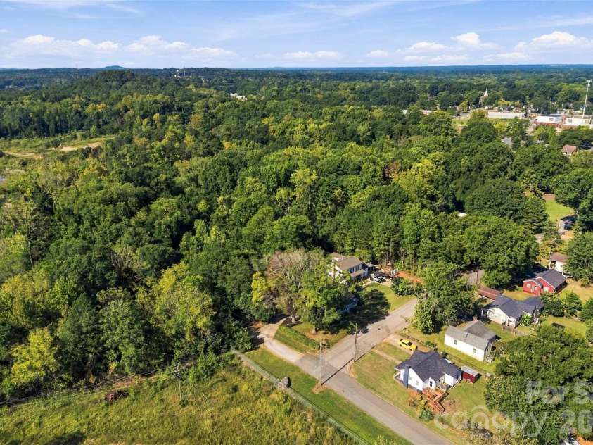 118 Montevista Drive, Kings Mountain, NC 28086.  MLS# CAR4423210, YatesRealty ID 50319. 