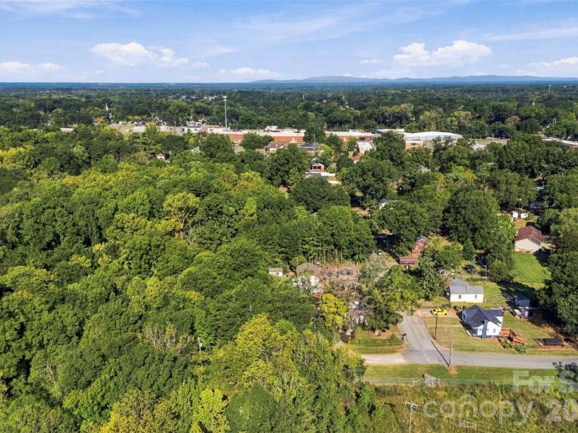 118 Montevista Drive, Kings Mountain, NC 28086.  MLS# CAR4423210, YatesRealty ID 50319. 