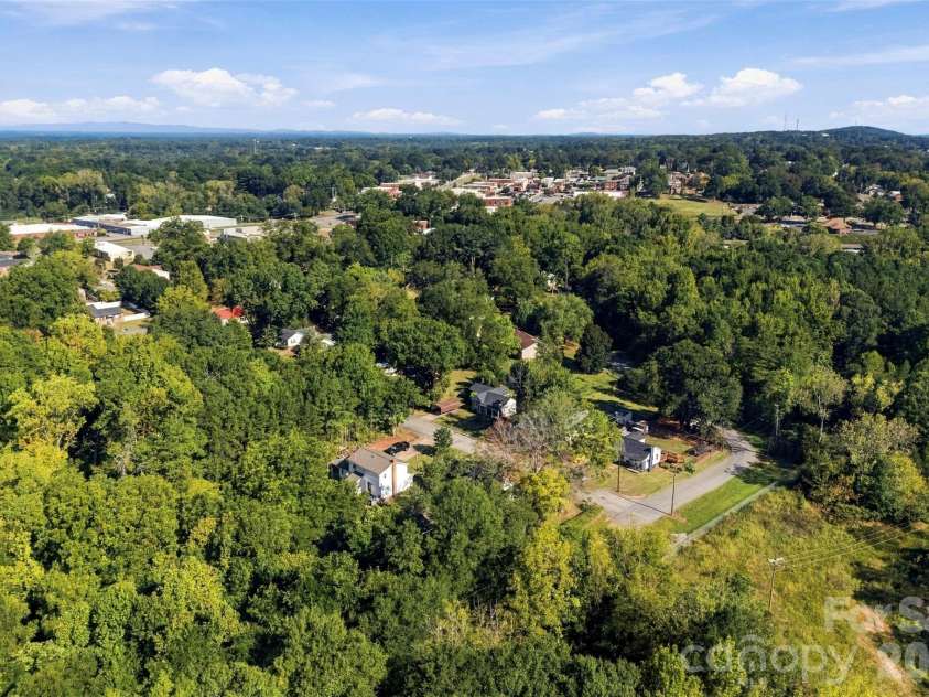 118 Montevista Drive, Kings Mountain, NC 28086.  MLS# CAR4423210, YatesRealty ID 50319. 