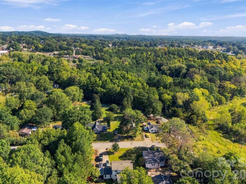 118 Montevista Drive, Kings Mountain, NC 28086.  MLS# CAR4423210, YatesRealty ID 50319. 