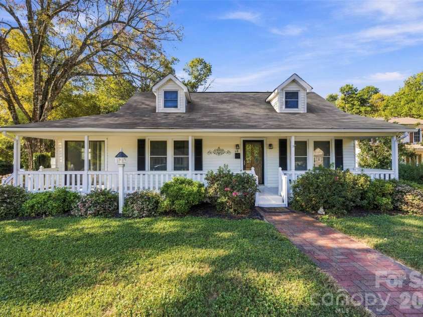 118 Montevista Drive, Kings Mountain, NC 28086.  MLS# CAR4423210, YatesRealty ID 50319. 