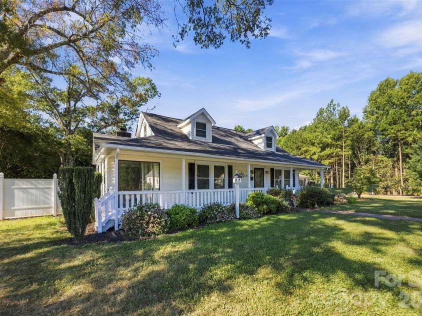 118 Montevista Drive, Kings Mountain, NC 28086.  MLS# CAR4423210, YatesRealty ID 50319. 