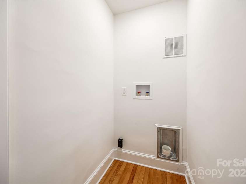 1081 Evergreen Circle, Rock Hill, SC 29732.  MLS# CAR4233766, YatesRealty ID 5032. Laundry area