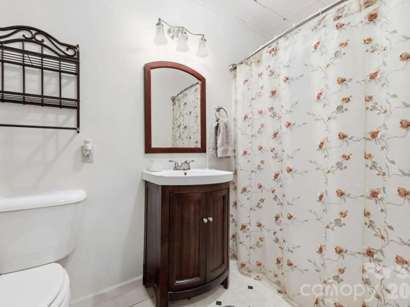 10687 Cruso Road, Canton, NC 28716.  MLS# CAR4423169, YatesRealty ID 50320. Hall bathroom, full bath