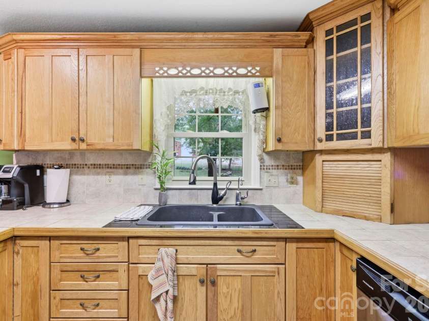 10687 Cruso Road, Canton, NC 28716.  MLS# CAR4423169, YatesRealty ID 50320. Kitchen