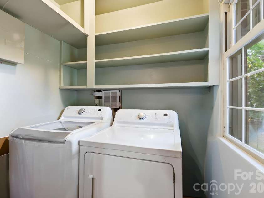 10687 Cruso Road, Canton, NC 28716.  MLS# CAR4423169, YatesRealty ID 50320. Laundry off dining area