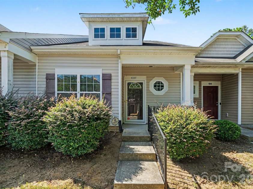 4337 Macey Lane, Rock Hill, SC 29732.  MLS# CAR4423607, YatesRealty ID 50323. Welcome home.