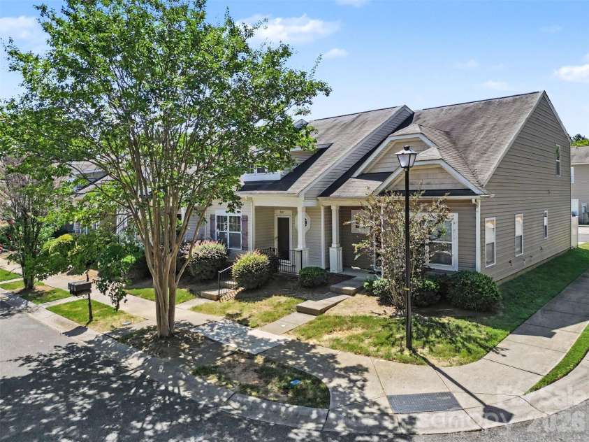 4337 Macey Lane, Rock Hill, SC 29732.  MLS# CAR4423607, YatesRealty ID 50323. You'll love your tree-lined street.