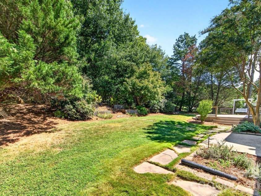 2901 Firewood Drive, Matthews, NC 28105.  MLS# CAR4422763, YatesRealty ID 50324. 