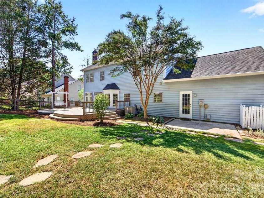 2901 Firewood Drive, Matthews, NC 28105.  MLS# CAR4422763, YatesRealty ID 50324. 