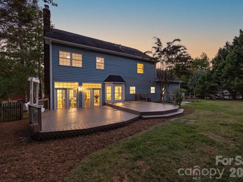 2901 Firewood Drive, Matthews, NC 28105.  MLS# CAR4422763, YatesRealty ID 50324. 