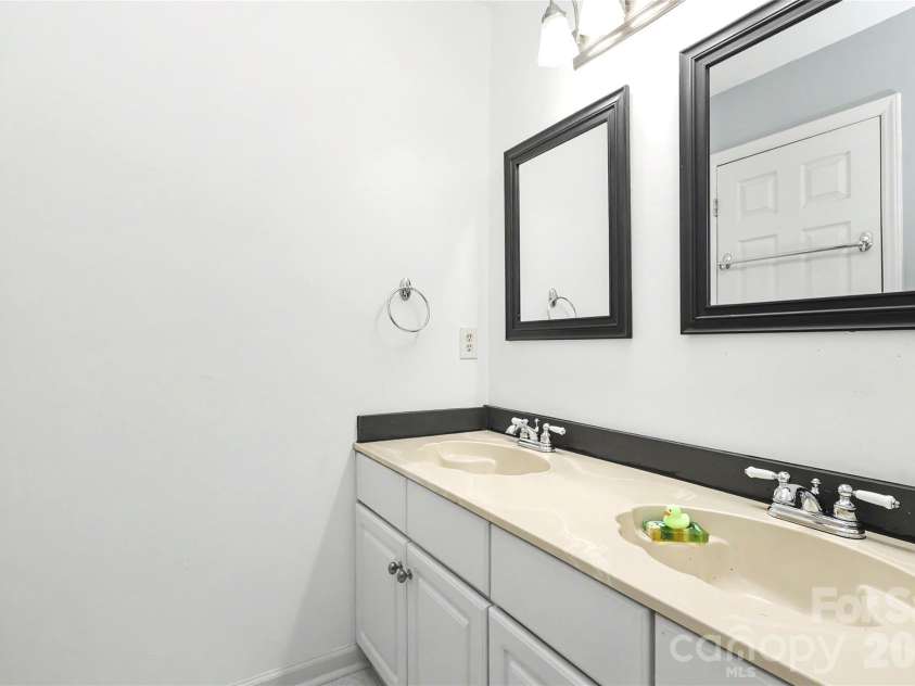 7903 Long Nook Lane, Charlotte, NC 28277.  MLS# CAR4414616, YatesRealty ID 50326. 