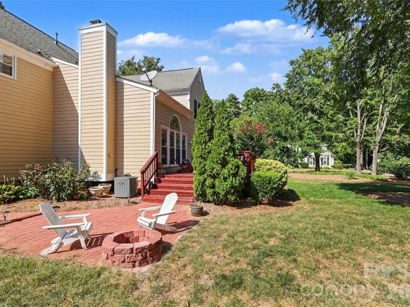 7903 Long Nook Lane, Charlotte, NC 28277.  MLS# CAR4414616, YatesRealty ID 50326. 