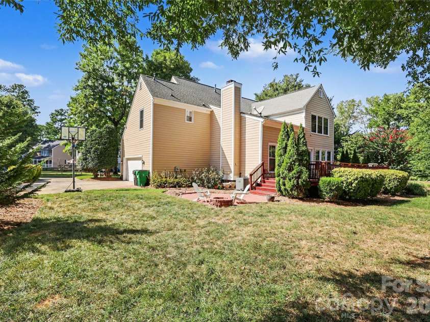7903 Long Nook Lane, Charlotte, NC 28277.  MLS# CAR4414616, YatesRealty ID 50326. 