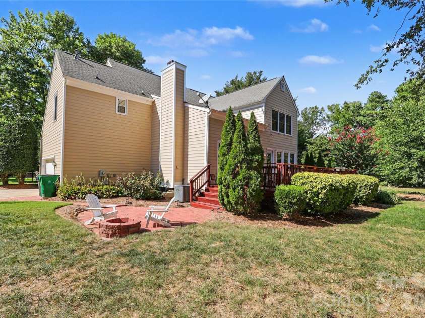 7903 Long Nook Lane, Charlotte, NC 28277.  MLS# CAR4414616, YatesRealty ID 50326. 
